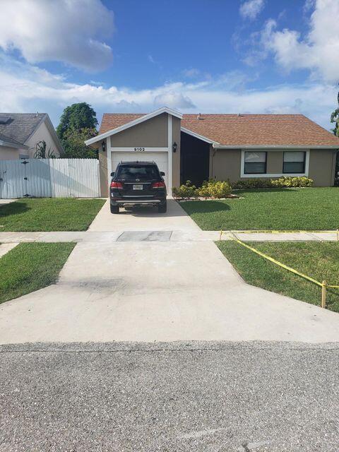 Foto del edificio - 9102 Bedford Dr
