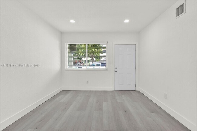 Foto del edificio - 4045 NW 23rd Ct