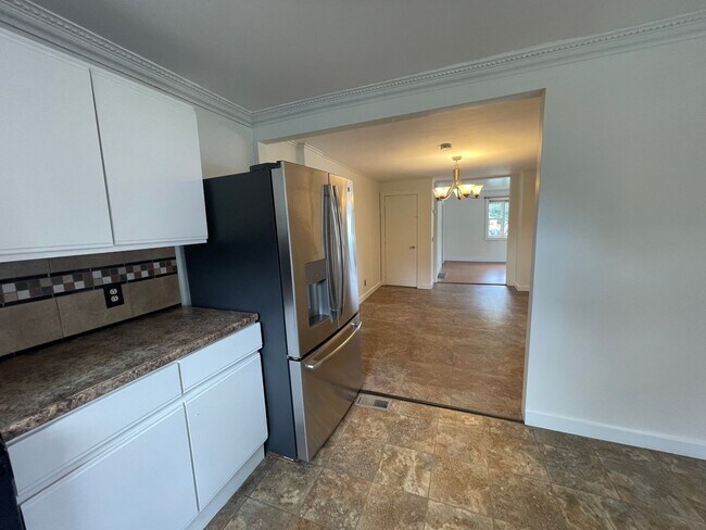Foto del edificio - 2-Bedroom, 2-Bath Duplex Apartment – Quiet Dalton Street | $1,600/Month