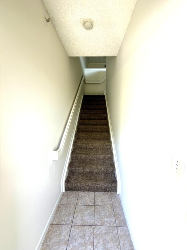 Building Photo - 5800 W Sample Rd