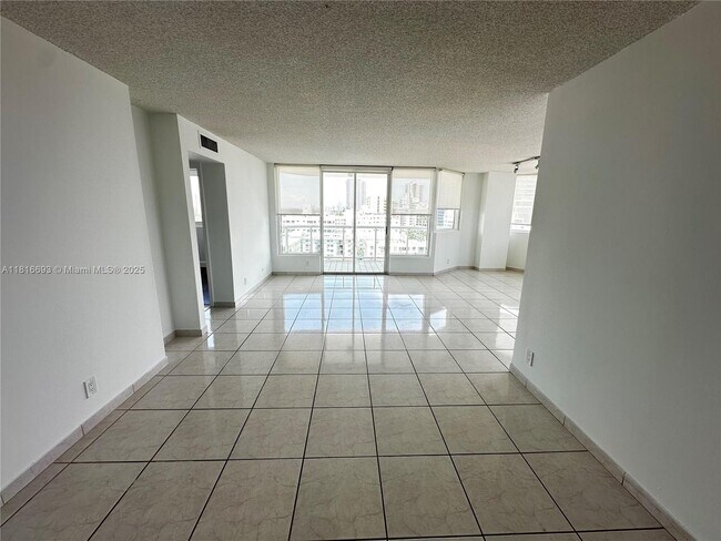 Foto del edificio - 3411 Indian Creek Dr