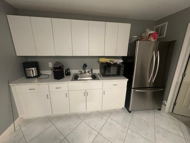Building Photo - 5435 SW 148th Pl