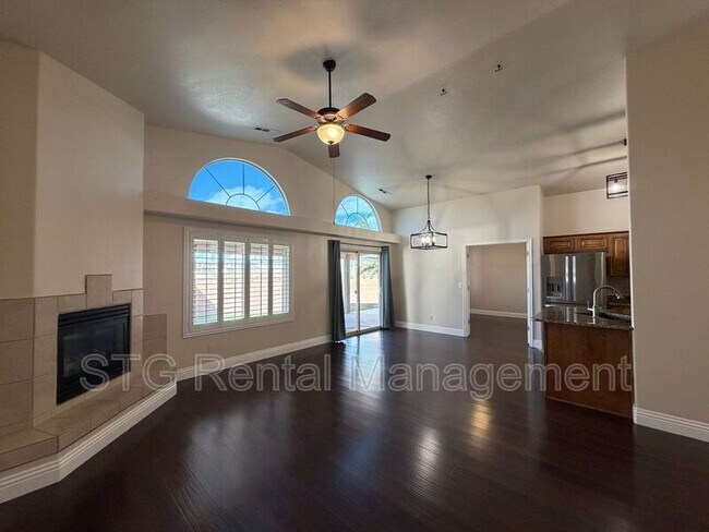 Building Photo - 923 Rolling Hills Rd