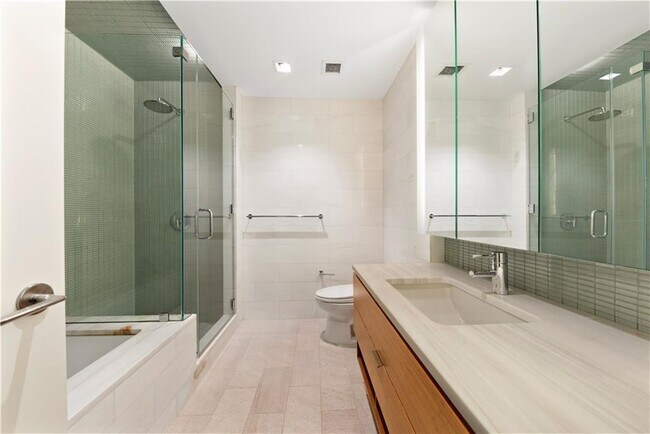 Foto del edificio - 303 E 33rd St