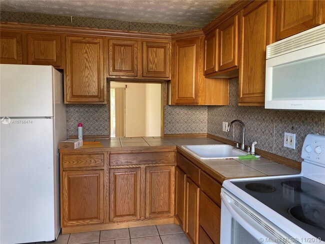 Foto del edificio - 950 Hillcrest Dr