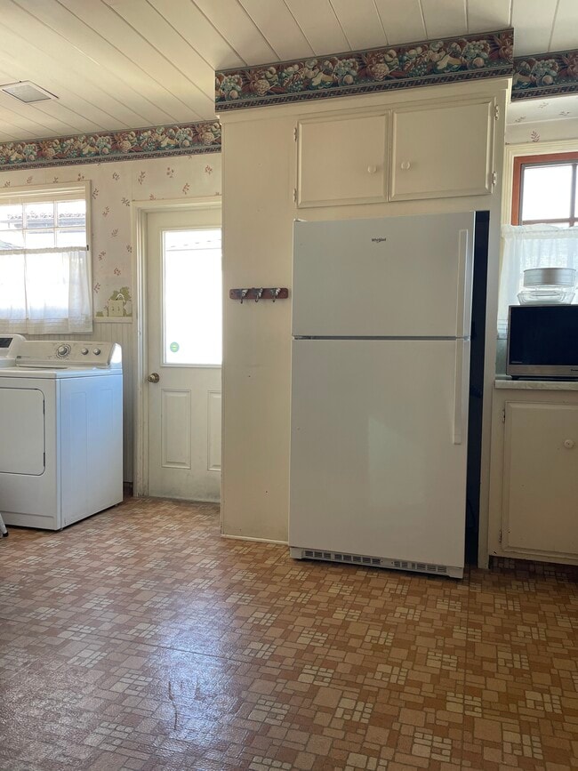 Cocina - 2125 Manhattan Ave