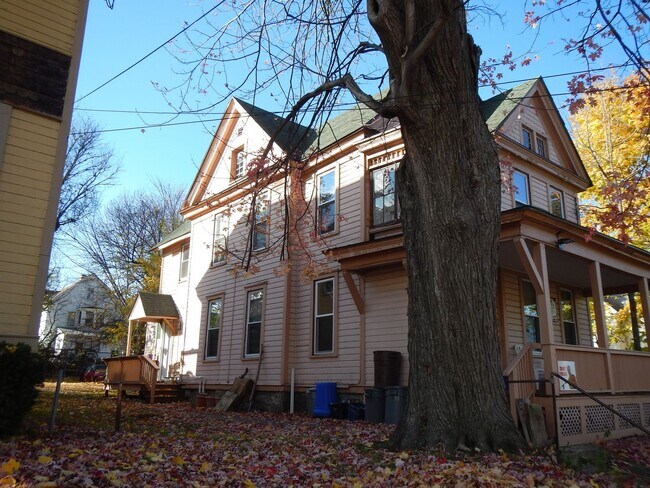 Foto del edificio - 134 Bassett St