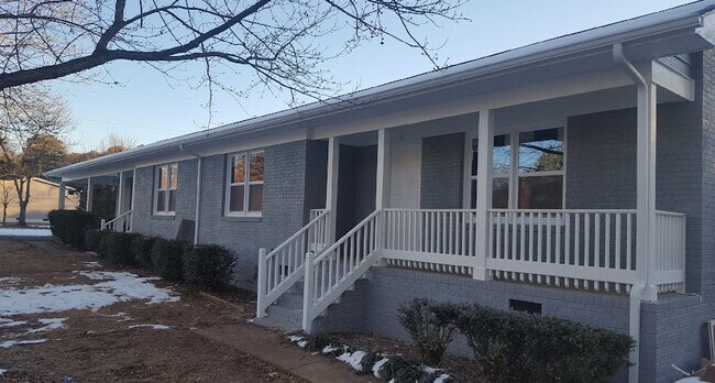 Foto del edificio - 302 Taylor Rd