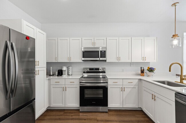 Building Photo - 3315 S University Dr