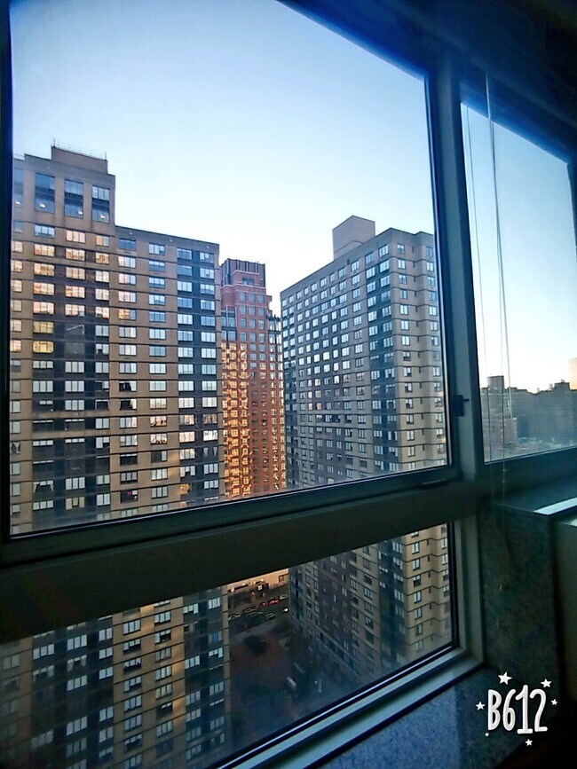 Foto del edificio - 217 E 96th St