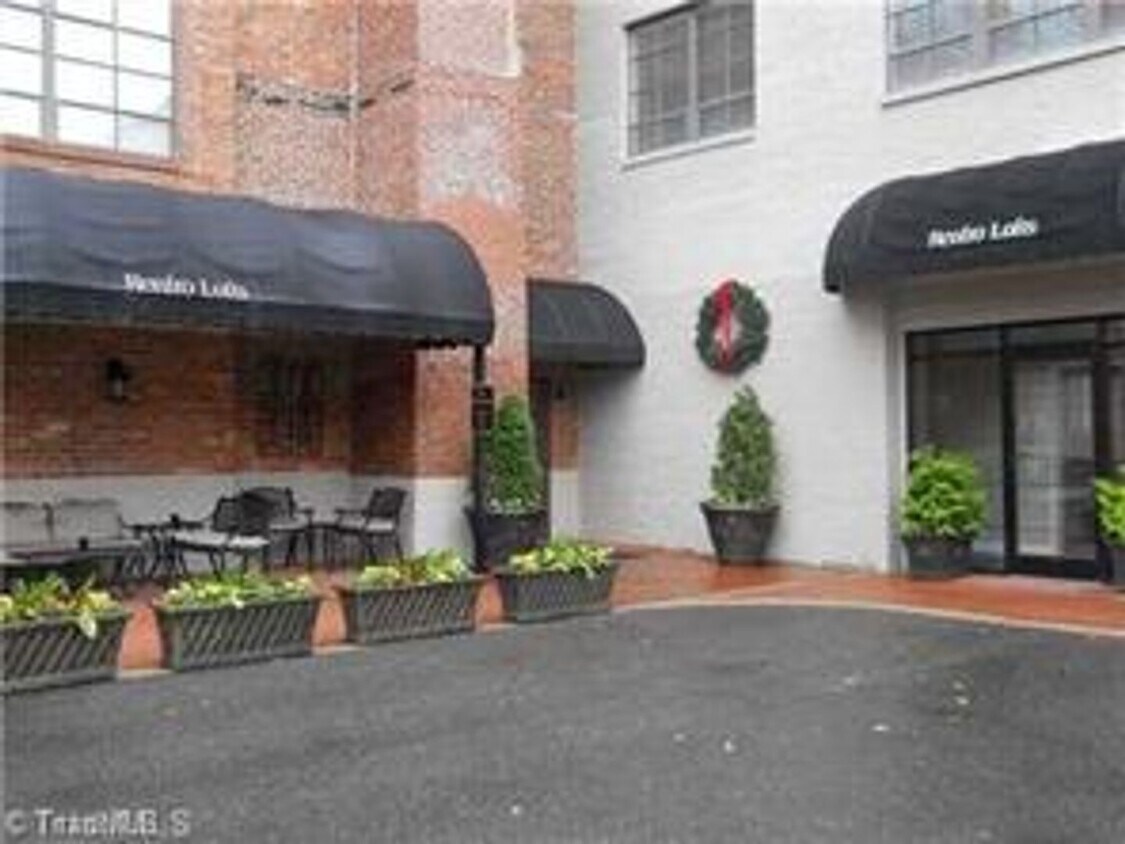 Primary Photo - Furnished 2 Bedroom Condo at Historic Renf...