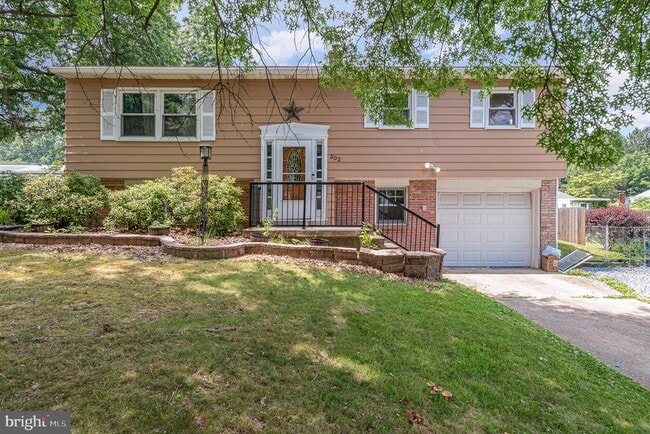 Building Photo - 302 Hickory Hill Terrace