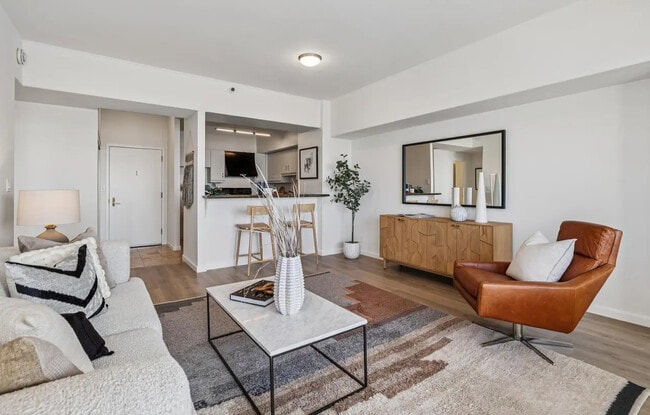 Foto del edificio - 6363 Christie Ave