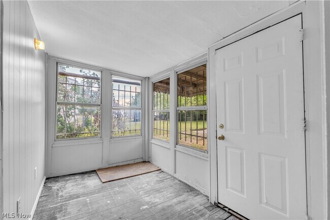 Building Photo - 15904 Invermere Ave