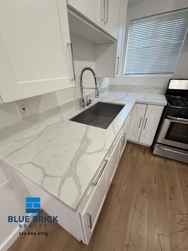 Foto del edificio - 5739 Halbrent Ave