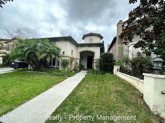 Building Photo - 5 br, 4.5 bath House - 1026 Red Granite Rd.