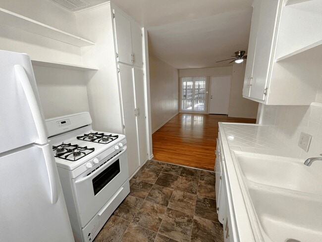 Interior Photo - 652 Veteran Ave