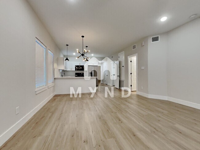 Building Photo - 3320 Bacchus St Unit A