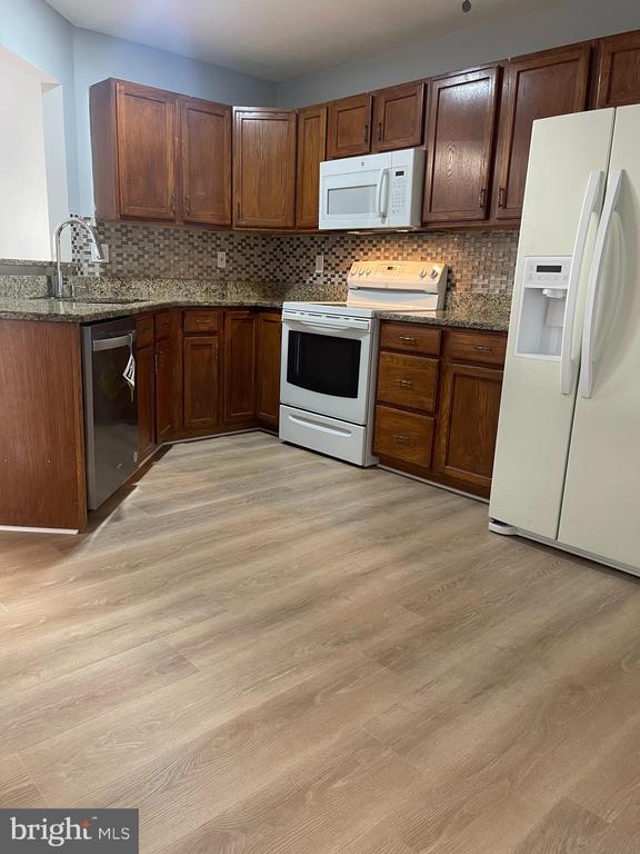 Foto del edificio - 9195 Cardinal Forest Ln