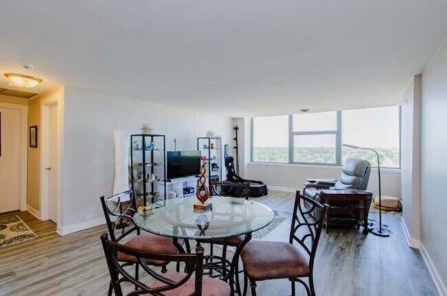Foto del edificio - 7234 W North Ave