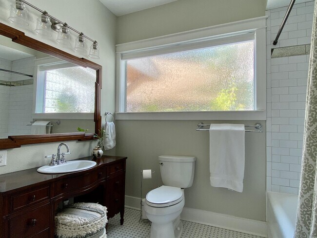 Foto del edificio - 107 W Ridgewood Ct