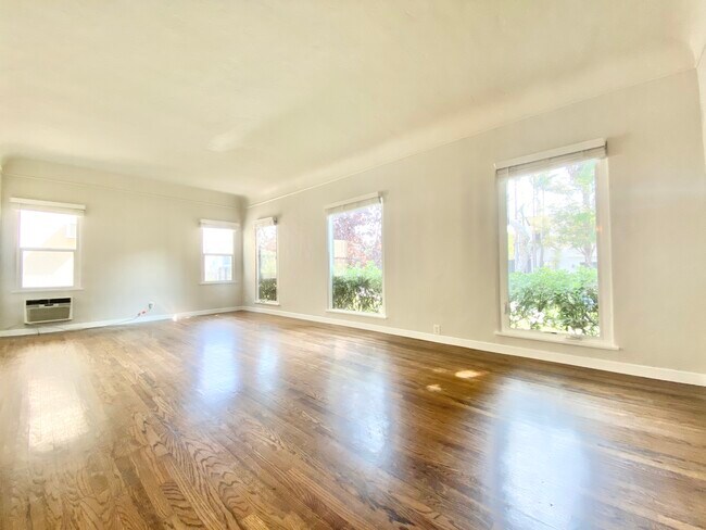 Foto del edificio - 1139 S Oakhurst Dr