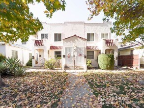 Building Photo - 803 Lindaraxa Park N