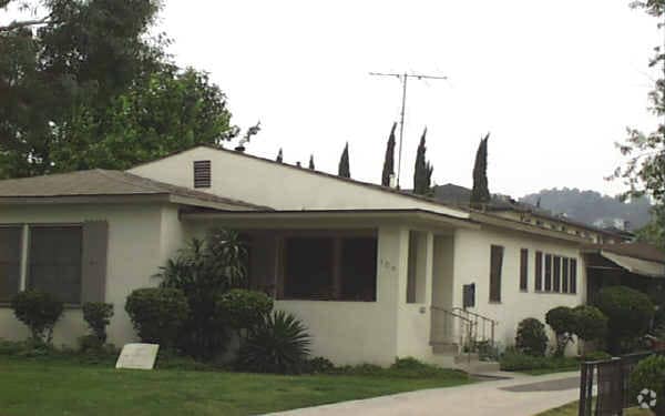 Building Photo - 908 E Acacia Ave