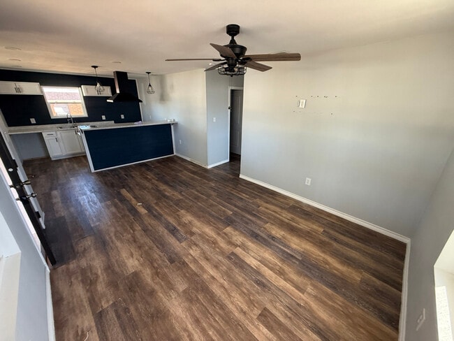 Building Photo - 411 W A Ave