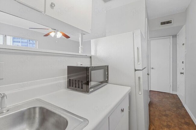 Building Photo - 6226 Bandera Ave