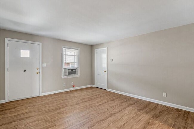Building Photo - UNCG Area - Brick Duplex - Walk to Class!