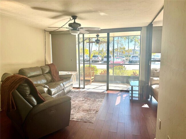 Foto del edificio - 618 Bird Bay Dr S