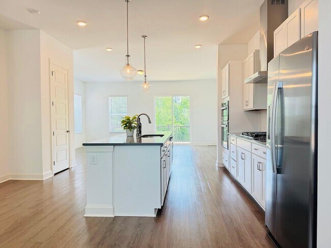 Foto del edificio - 4 Bedroom Townhome 2 Car garage - Wake Forest