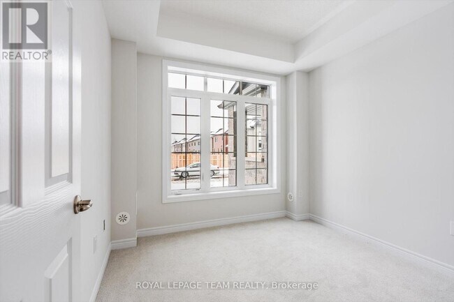 Building Photo - 96 Grassbank Rd