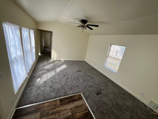 Foto del edificio - 2404 Roth Rd