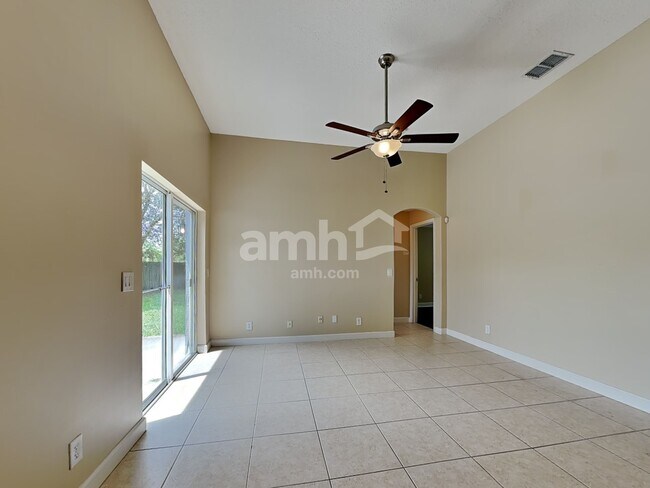 Foto del edificio - 5940 NW Foust Cir