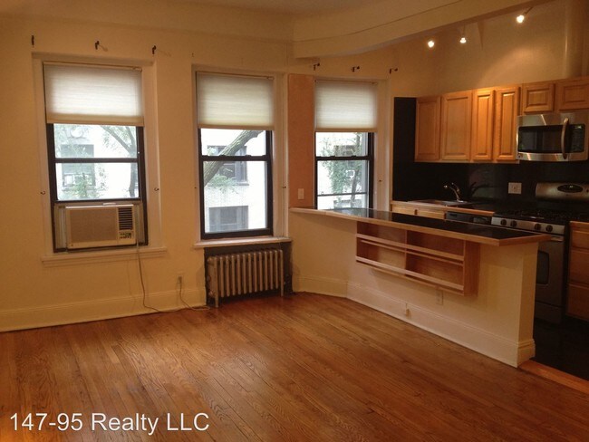 Building Photo - 147 W 95th St