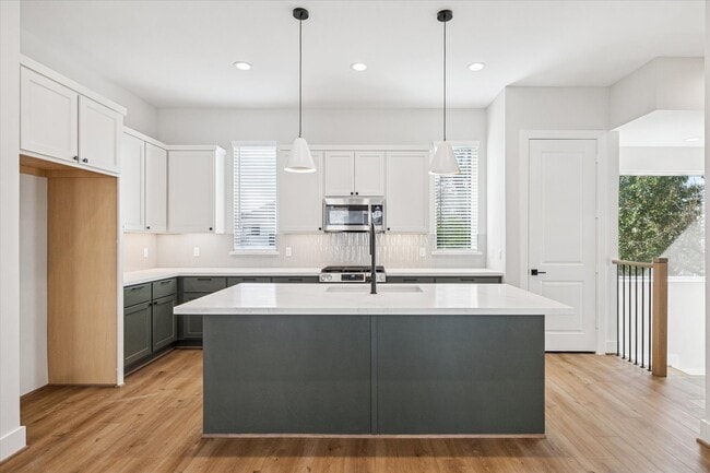 Building Photo - 520 Janisch Rd