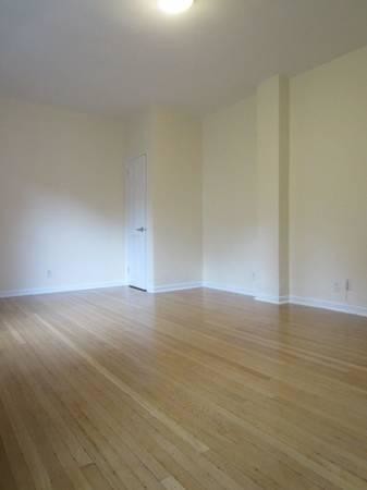 Building Photo - NO Fee studio