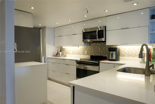 Foto del edificio - 4301 Collins Ave