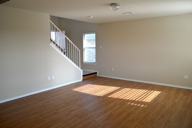 Foto del edificio - 3305 Winding River Trail