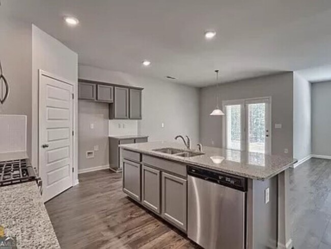 Building Photo - 1528 Brangus Dr