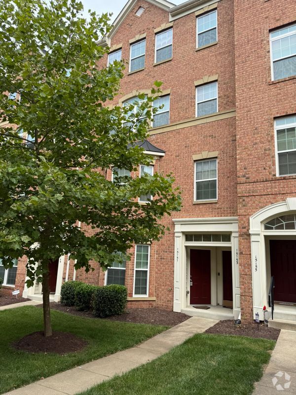 Building Photo - 15153 Leicestershire St