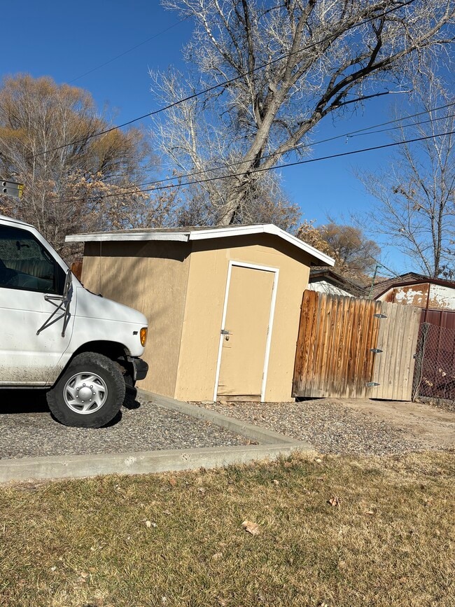 Building Photo - 204 Peach