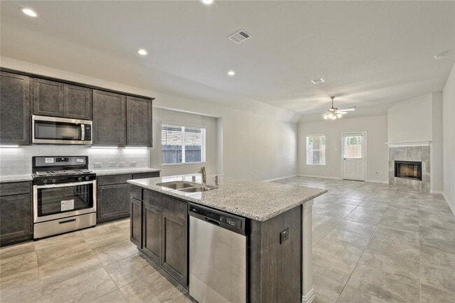 Building Photo - 8430 Sunset Isles Dr