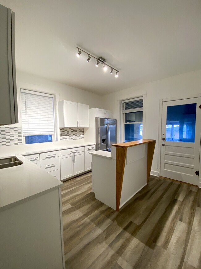 Foto del edificio - 4636 N Drake Ave