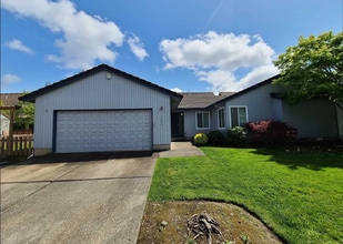 Building Photo - 12880 SW Aragon St