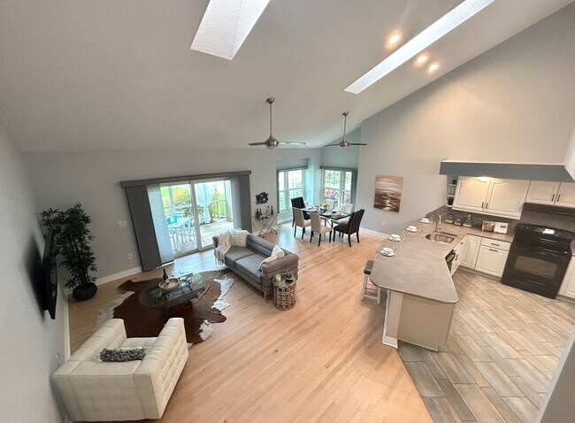 Building Photo - Gorgeous 3 Bed/3 Bath in Tranquil Gated Co...