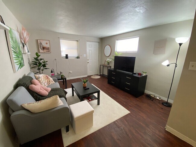 Foto del edificio - 2362 Airport Dr