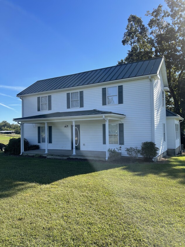 Front elevation - 17728 Flatfoot Rd